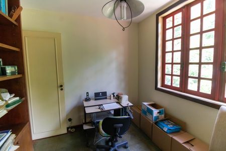 Casa à venda com 381m², 5 quartos e 4 vagas Casa à venda com 381m², 5 quartos e 4 vagasQuarto 1