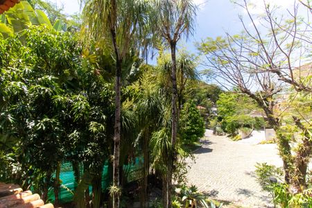 Casa à venda com 381m², 5 quartos e 4 vagas Casa à venda com 381m², 5 quartos e 4 vagasVista da Sala de TV