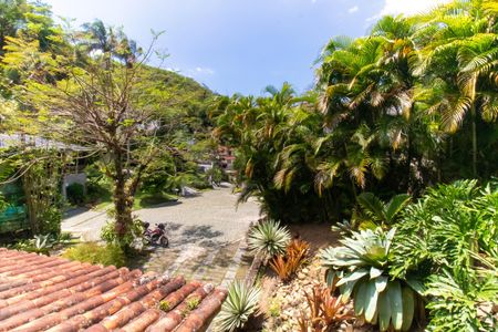 Casa à venda com 381m², 5 quartos e 4 vagas Casa à venda com 381m², 5 quartos e 4 vagasVista do Quarto 3