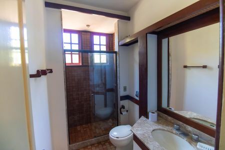 Casa à venda com 381m², 5 quartos e 4 vagas Casa à venda com 381m², 5 quartos e 4 vagasBanheiro Social