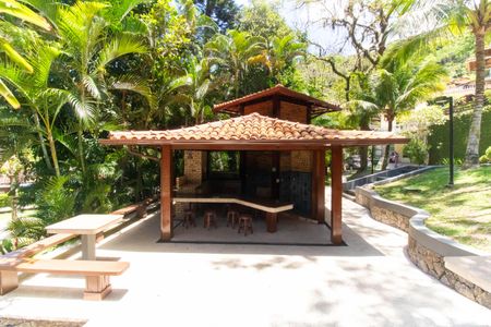 Casa à venda com 381m², 5 quartos e 4 vagas Casa à venda com 381m², 5 quartos e 4 vagasÁrea comum