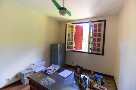 Casa à venda com 381m², 5 quartos e 4 vagas Casa à venda com 381m², 5 quartos e 4 vagasQuarto 3