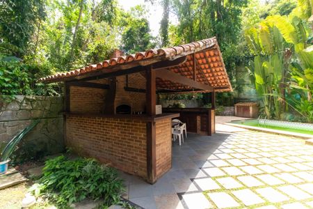 Casa à venda com 381m², 5 quartos e 4 vagas Casa à venda com 381m², 5 quartos e 4 vagasÁrea Externa