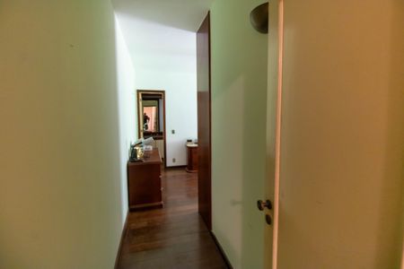 Casa à venda com 381m², 5 quartos e 4 vagas Casa à venda com 381m², 5 quartos e 4 vagasSuíte 2