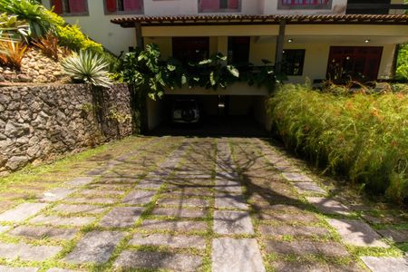 Casa à venda com 381m², 5 quartos e 4 vagas Casa à venda com 381m², 5 quartos e 4 vagasGaragem