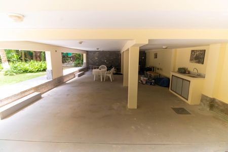 Casa à venda com 381m², 5 quartos e 4 vagas Casa à venda com 381m², 5 quartos e 4 vagasÁrea Externa