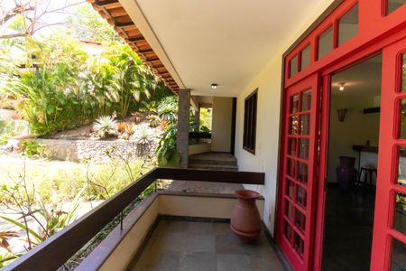 Casa à venda com 381m², 5 quartos e 4 vagas Casa à venda com 381m², 5 quartos e 4 vagasVaranda da Sala