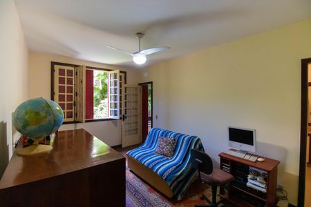 Casa à venda com 381m², 5 quartos e 4 vagas Casa à venda com 381m², 5 quartos e 4 vagasSuíte 3