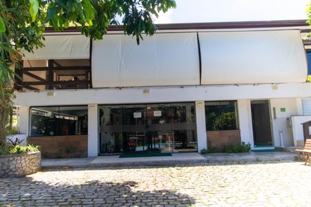 Casa à venda com 381m², 5 quartos e 4 vagas Casa à venda com 381m², 5 quartos e 4 vagasÁrea comum