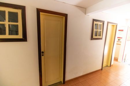 Casa à venda com 381m², 5 quartos e 4 vagas Casa à venda com 381m², 5 quartos e 4 vagasÁrea de Serviço