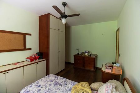 Casa à venda com 381m², 5 quartos e 4 vagas Casa à venda com 381m², 5 quartos e 4 vagasSuíte 2