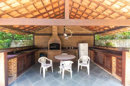 Casa à venda com 381m², 5 quartos e 4 vagas Casa à venda com 381m², 5 quartos e 4 vagasÁrea Externa