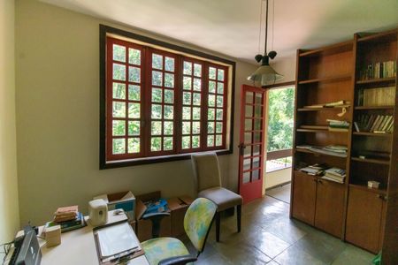 Casa à venda com 381m², 5 quartos e 4 vagas Casa à venda com 381m², 5 quartos e 4 vagasQuarto 1