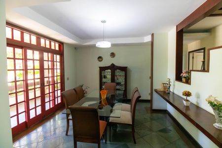 Casa à venda com 381m², 5 quartos e 4 vagas Casa à venda com 381m², 5 quartos e 4 vagasSala de Jantar