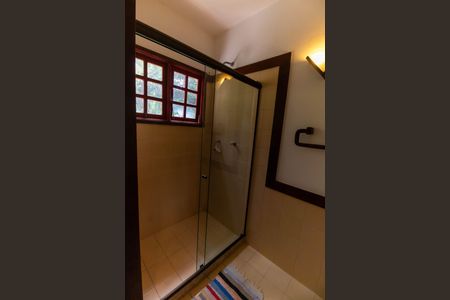 Casa à venda com 381m², 5 quartos e 4 vagas Casa à venda com 381m², 5 quartos e 4 vagasBanheiro da Suíte 1