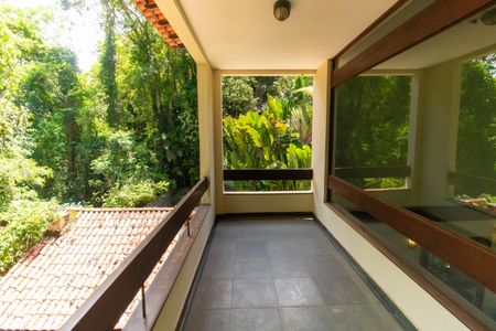 Casa à venda com 381m², 5 quartos e 4 vagas Casa à venda com 381m², 5 quartos e 4 vagasVaranda do Quarto 1