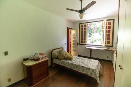 Casa à venda com 381m², 5 quartos e 4 vagas Casa à venda com 381m², 5 quartos e 4 vagasSuíte 2