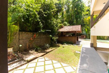 Casa à venda com 381m², 5 quartos e 4 vagas Casa à venda com 381m², 5 quartos e 4 vagasÁrea Externa