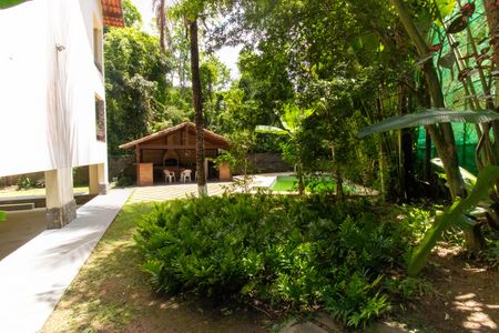 Casa à venda com 381m², 5 quartos e 4 vagas Casa à venda com 381m², 5 quartos e 4 vagasÁrea Externa