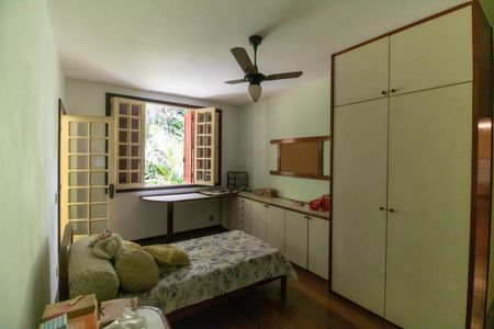 Casa à venda com 381m², 5 quartos e 4 vagas Casa à venda com 381m², 5 quartos e 4 vagasSuíte 2