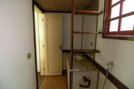 Casa à venda com 381m², 5 quartos e 4 vagas Casa à venda com 381m², 5 quartos e 4 vagasBanheiro da Suíte 2