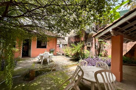 Casa à venda com 298m², 6 quartos e 3 vagas Casa à venda com 298m², 6 quartos e 3 vagasÁrea comum