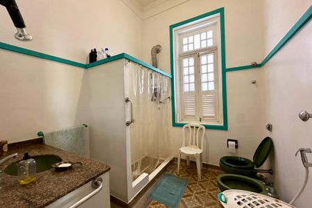 Casa à venda com 298m², 6 quartos e 3 vagas Casa à venda com 298m², 6 quartos e 3 vagasÁrea de Serviço