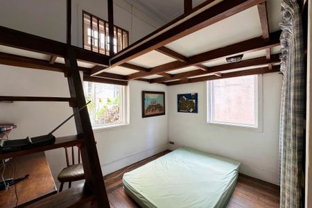 Casa à venda com 298m², 6 quartos e 3 vagas Casa à venda com 298m², 6 quartos e 3 vagasQuarto 3