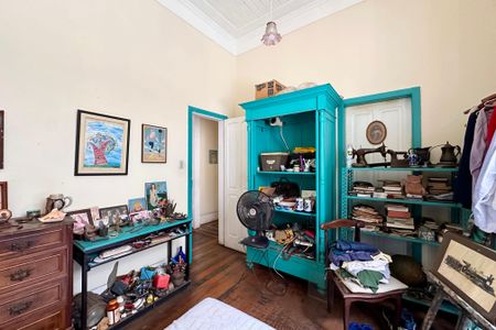 Casa à venda com 298m², 6 quartos e 3 vagas Casa à venda com 298m², 6 quartos e 3 vagasQuarto 2