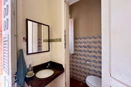 Casa à venda com 298m², 6 quartos e 3 vagas Casa à venda com 298m², 6 quartos e 3 vagasBanheiro Social