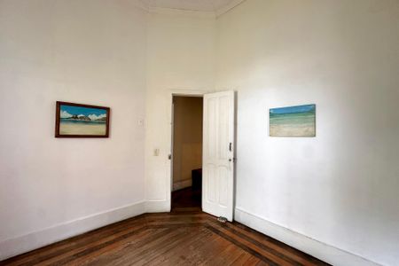 Casa à venda com 298m², 6 quartos e 3 vagas Casa à venda com 298m², 6 quartos e 3 vagasQuarto 4