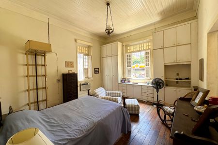 Casa à venda com 298m², 6 quartos e 3 vagas Casa à venda com 298m², 6 quartos e 3 vagasQuarto