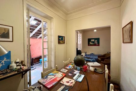 Casa à venda com 298m², 6 quartos e 3 vagas Casa à venda com 298m², 6 quartos e 3 vagasSala