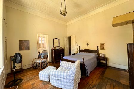 Casa à venda com 298m², 6 quartos e 3 vagas Casa à venda com 298m², 6 quartos e 3 vagasQuarto