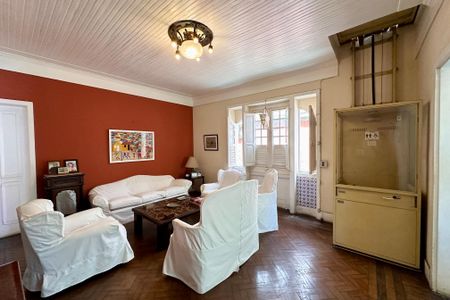 Casa à venda com 298m², 6 quartos e 3 vagas Casa à venda com 298m², 6 quartos e 3 vagasSala