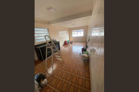 Casa à venda com 3 quartos, 130m² em Jardim Santo Elias, São Paulo