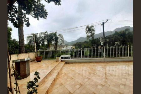 Casa à venda com 271m², 3 quartos e 4 vagas