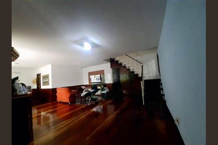 Casa à venda com 271m², 3 quartos e 4 vagas