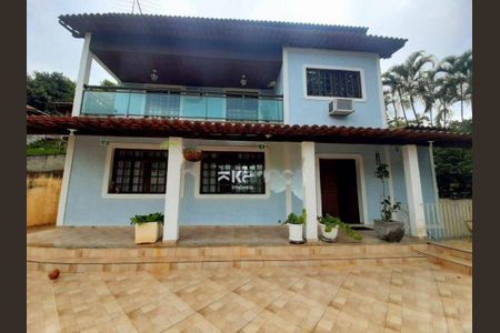 Casa à venda com 271m², 3 quartos e 4 vagas