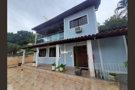 Casa à venda com 271m², 3 quartos e 4 vagas