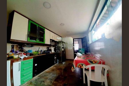 Casa à venda com 271m², 3 quartos e 4 vagas