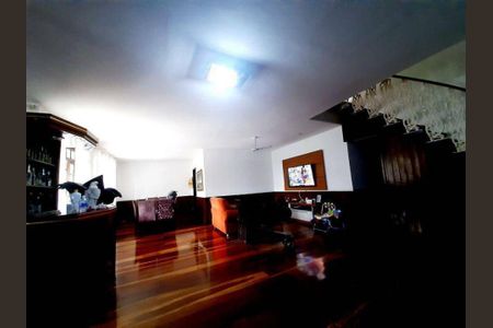 Casa à venda com 271m², 3 quartos e 4 vagas