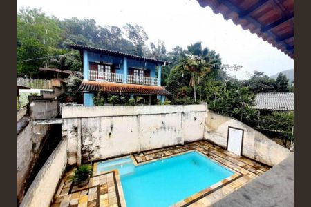 Casa à venda com 271m², 3 quartos e 4 vagas