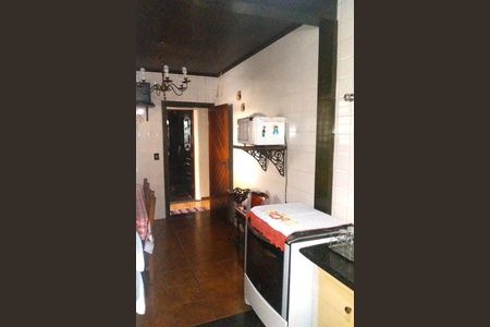 Casa à venda com 3 quartos, 200m² em Jardim Itacolomi, São Paulo