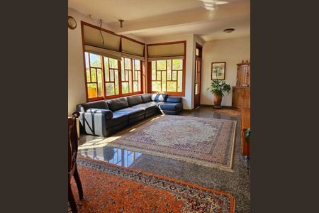 Casa à venda com 5 quartos, 560m² em Chácara Monte Alegre, São Paulo