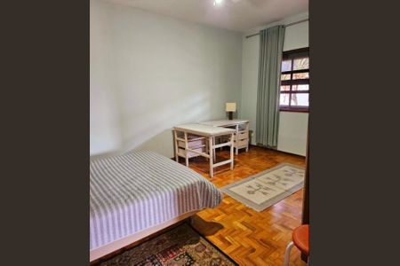 Casa à venda com 5 quartos, 560m² em Chácara Monte Alegre, São Paulo