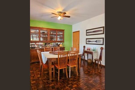 Casa à venda com 5 quartos, 560m² em Chácara Monte Alegre, São Paulo