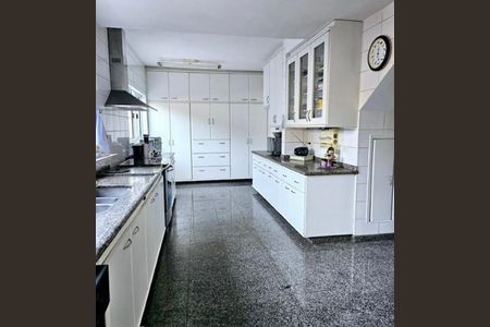 Casa à venda com 560m², 5 quartos e 4 vagas