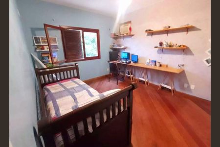 Casa à venda com 3 quartos, 401m² em Sapê, Niterói