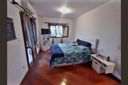 Casa à venda com 3 quartos, 401m² em Sapê, Niterói